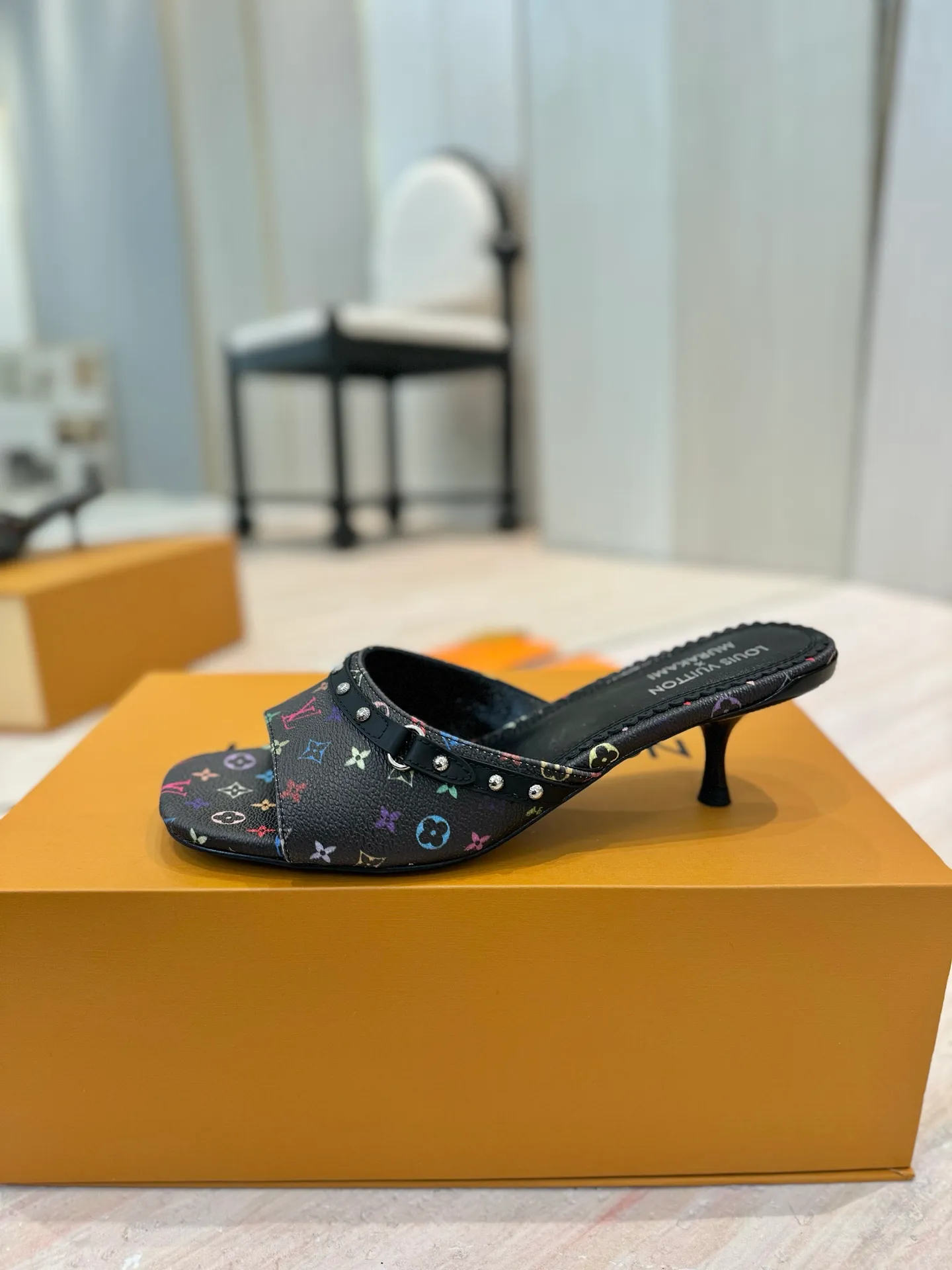 👟👟Ex-factory price 600👟👟 (top version) louis vuitton LV Louis Vuitton 25/Spring and Summer The latest Mary Jane shoes are simple and exquisite, full of high-end, showing elegance~ They look great on the feet and are full of summer shoes💯Awesome ✅Upper: 3D printed cowhide ✅Inner lining: Sheepskin lining, ✅Outsole: Genuine leather outsole imported from Italy ✅Size: 35-41 (40 to 41 customized, non-returnable) ✅Packaging: full set of packaging